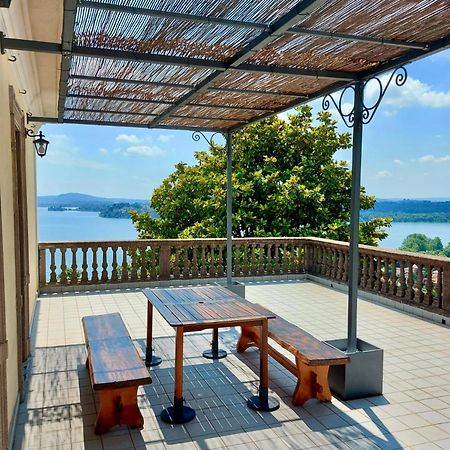 Terrazza Mirabella Apartment Gavirate Exterior foto