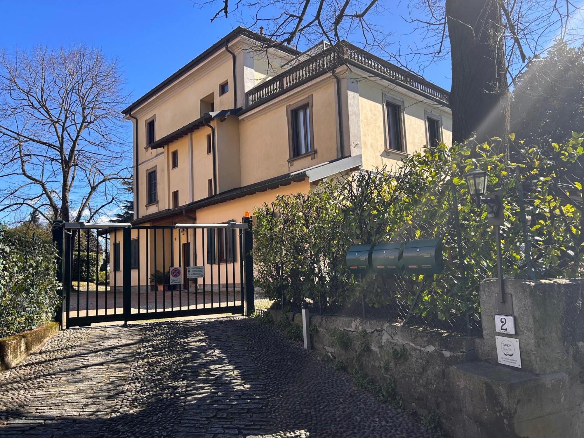 Terrazza Mirabella Apartment Gavirate Exterior foto