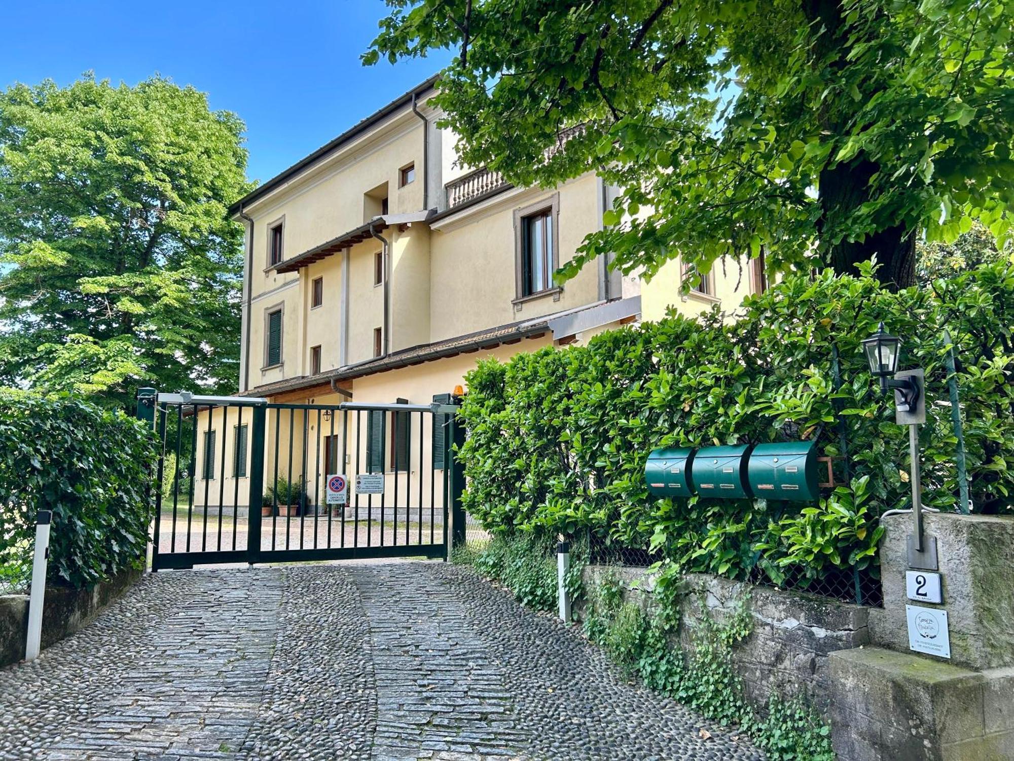 Terrazza Mirabella Apartment Gavirate Exterior foto